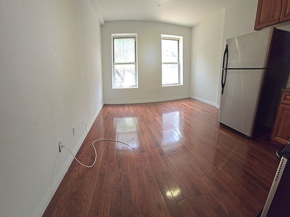 2nd image of 2025 1st Ave APT 1F