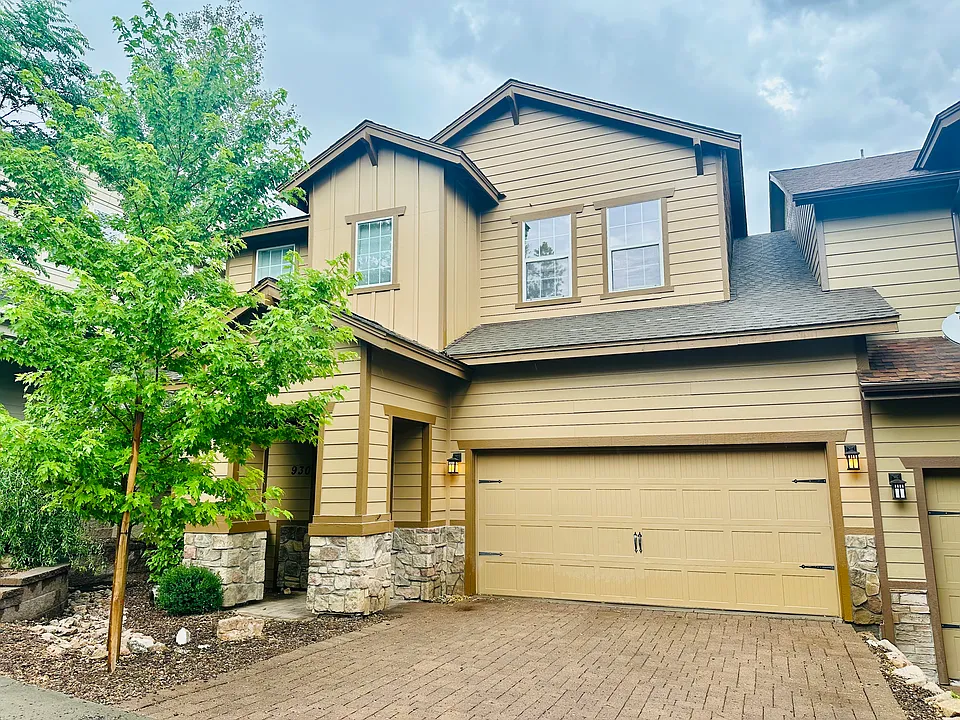 930 E Sterling Ln