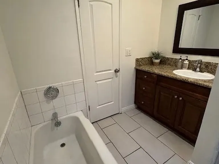 14306 Riverside Dr — Photo 3