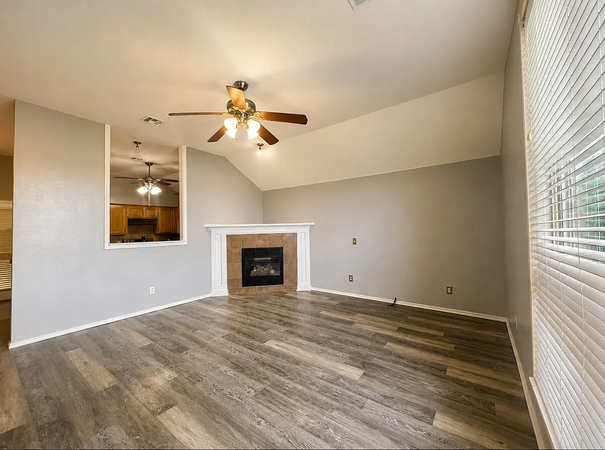 3 bed, 2.0 bath, 1603 sqft, $1,695 — Photo 3