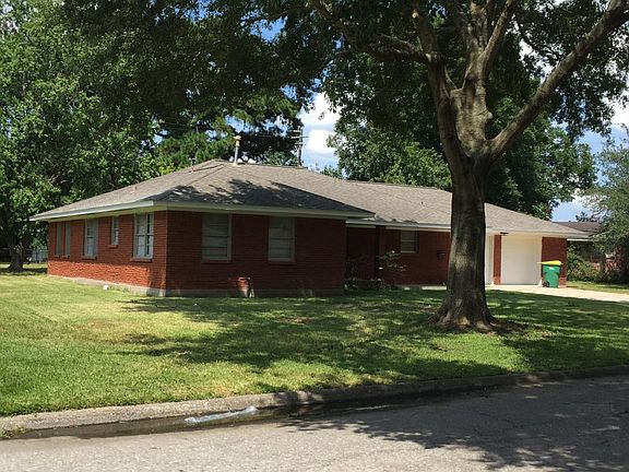 2nd image of 1904 Richardson Ln