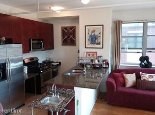 437 W Division St APT 403, Chicago, IL 60610