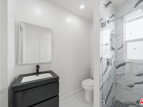 5th image of 3020 W 12th St Unit 1/2