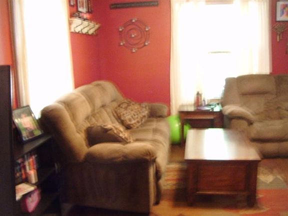 5th image of 408 Huntress St