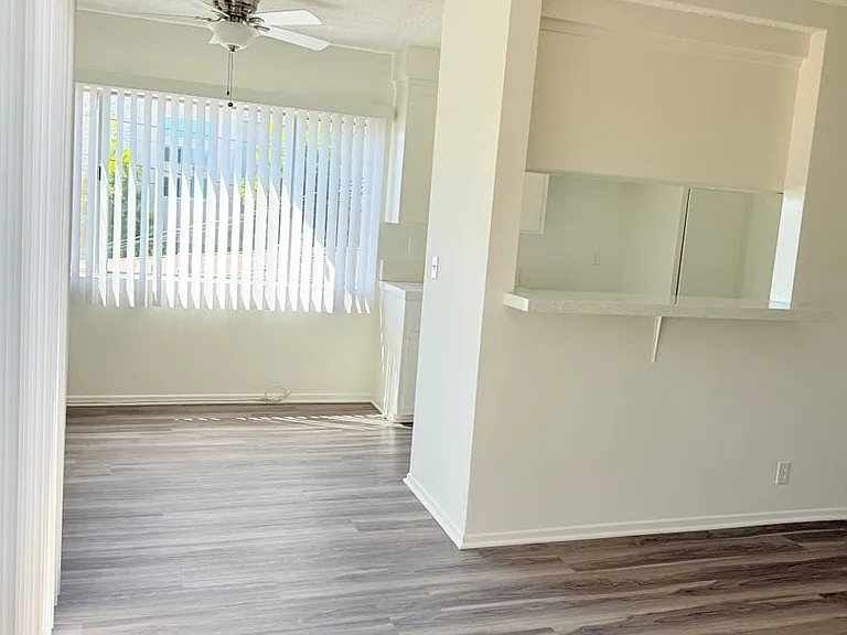 2523 Rockefeller Ln — Photo 4