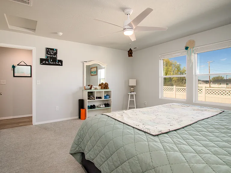 406 Hildago Way — Photo 32