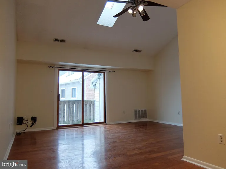 4906 Ravens Crest Dr — Photo 5