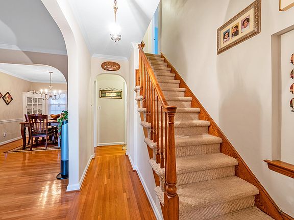 3rd image of 301 Bryn Mawr Rd