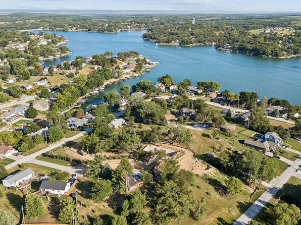 1817 Beaver Lake Blvd, Plattsmouth, NE 68048