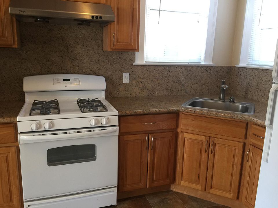 1st image of 515 Broderick St APT 4