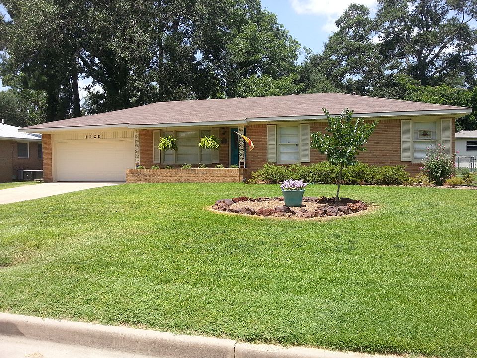 1st image of 1420 Pettit Dr