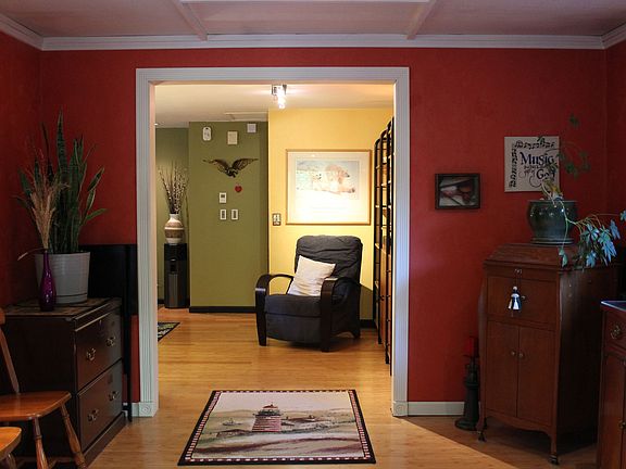 Large formal entry way to greet guests