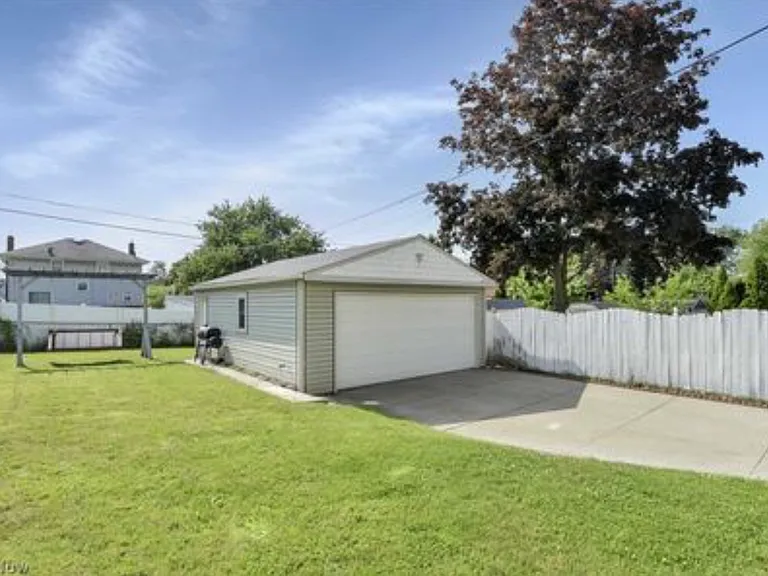 1642 Grace Ave #2 — Photo 3