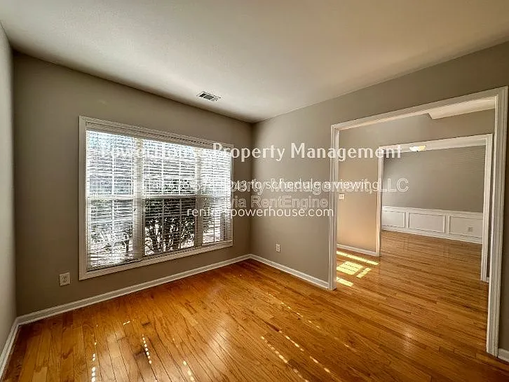 2403 Walnut Tree Ln — Photo 43