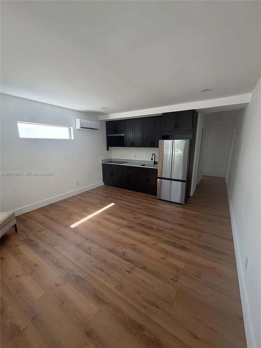 Photo 1 of 5 - 7801 Byron Ave #1 - Miami Beach, FL Primary Photo - 7801 Byron Ave #1