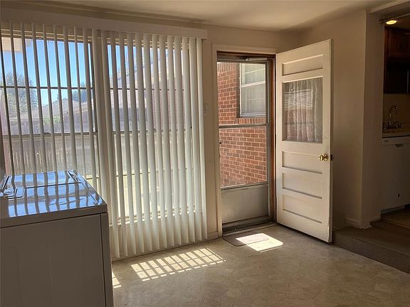 5th image of 2116 Maple Dr
