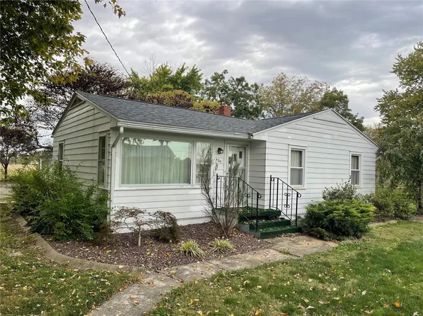 405 W Bond Ave, Patoka, IL 62875