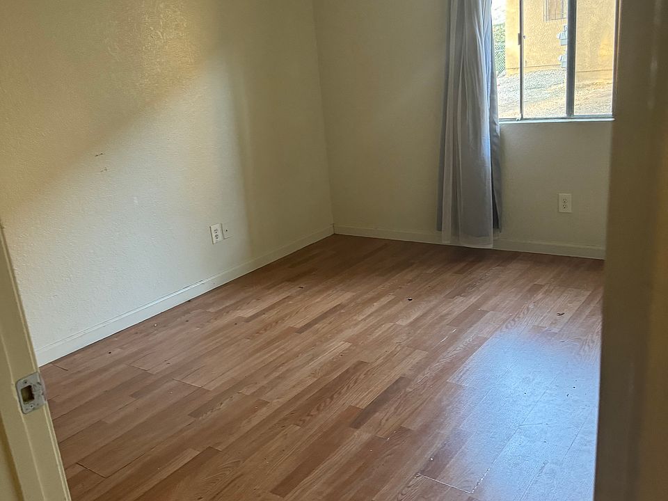 2nd image of 675 W Williams St APT 4