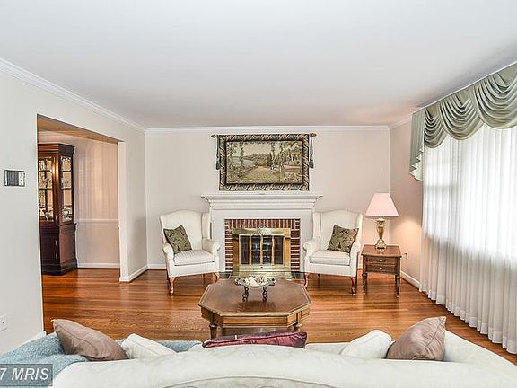 3rd image of 606 Manor Dr NE
