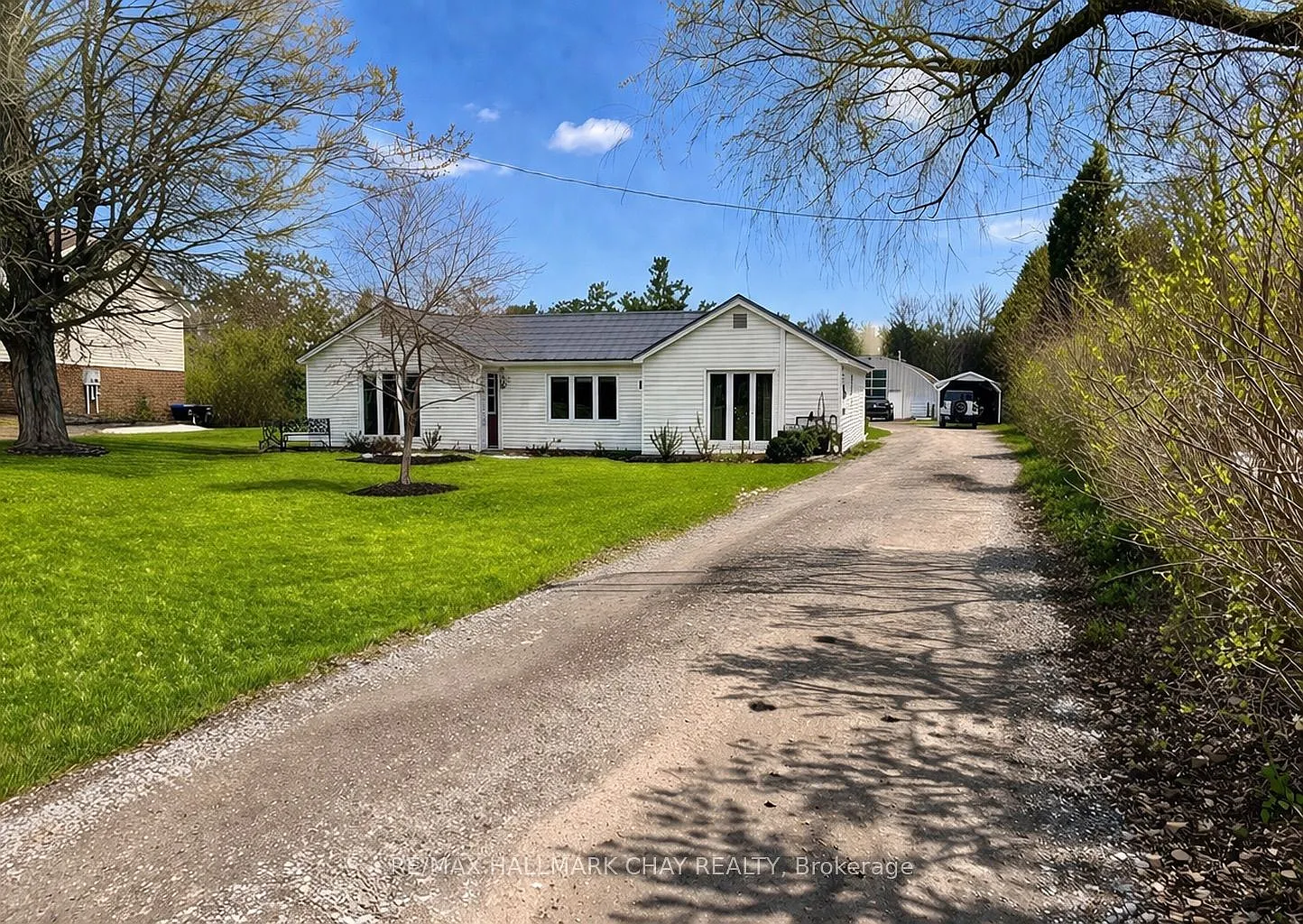 3302 Innisfil Beach Rd photo 1