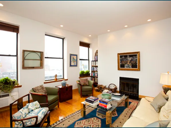 155 Perry Street image 1 of 5