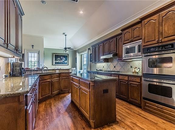 3rd image of 6007 Weston Ct