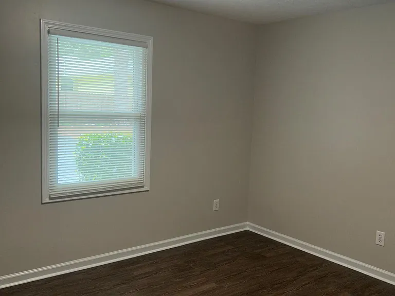 937 N Ashe St — Photo 10
