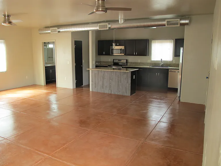 2524 E Lind Rd — Photo 39