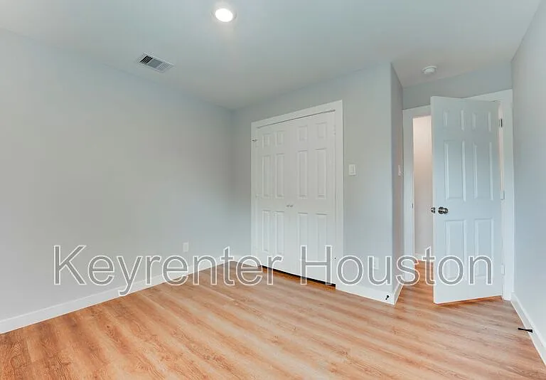 8635 Sunderland Rd #A — Photo 21
