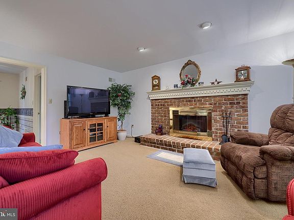 3rd image of 589 Koser Rd