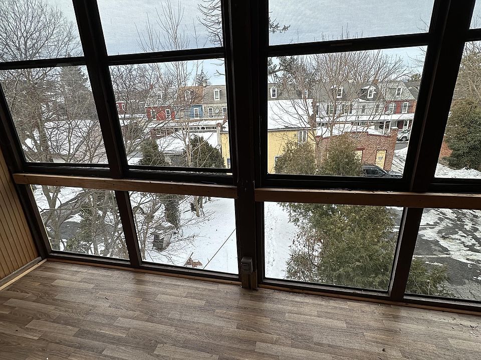 2nd image of 911 E King St #11149595