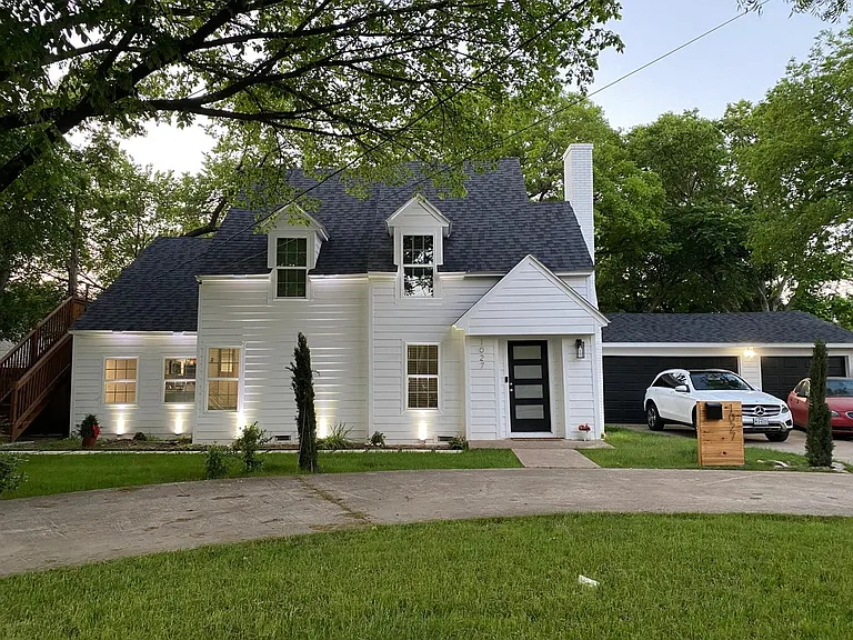1027 E Union Bower Rd — Photo 1