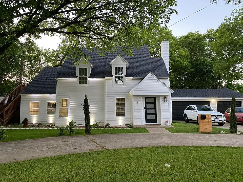 1027 E Union Bower Rd