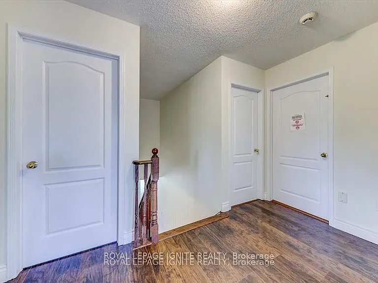 57 Armitage Cres — Photo 27