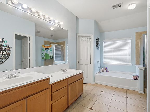 5th image of 8243 Gran Villa Dr