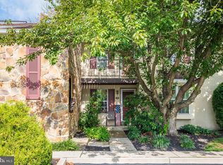 110 Valley Stream Cir, Chesterbrook, PA 19087