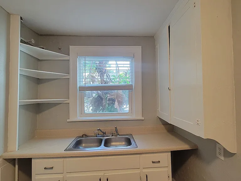 226 13th Ave NE #1 — Photo 7