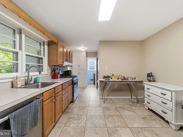 292 Glenn Ave — Photo 9