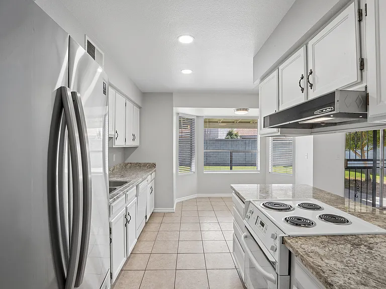 737 W El Prado Rd — Photo 9