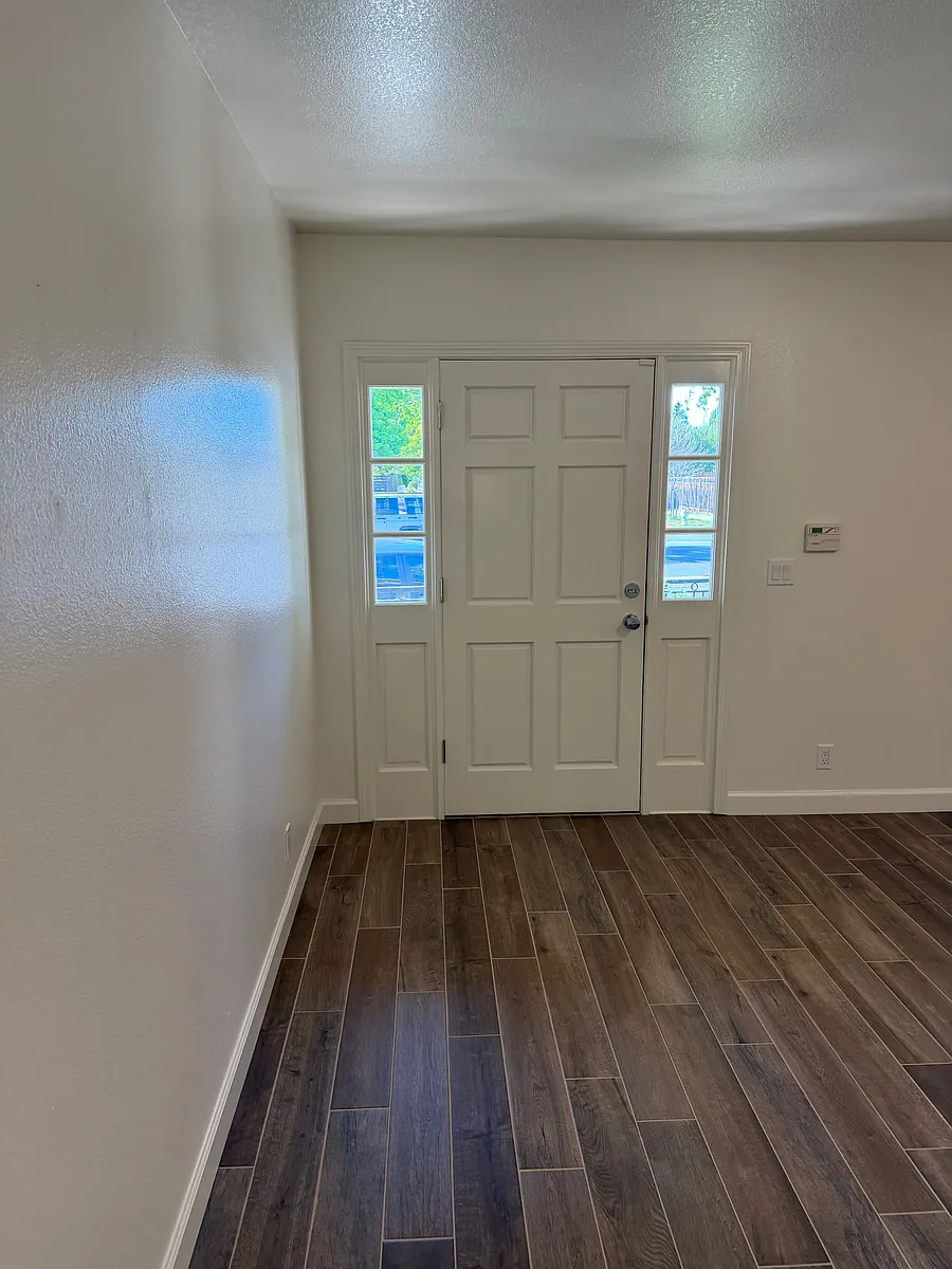 Front Door - 2101 Jefferson Ave #1