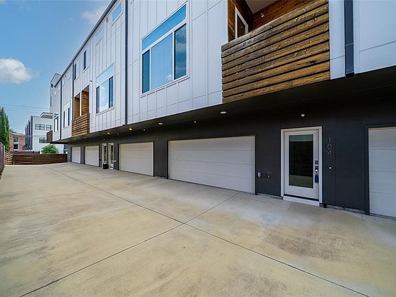 2nd image of 2304 N Carroll Ave #104