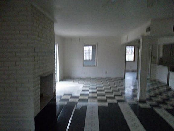 5th image of 105 Victor Ln