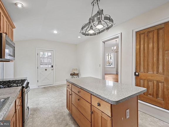 3rd image of 38 Mercer St