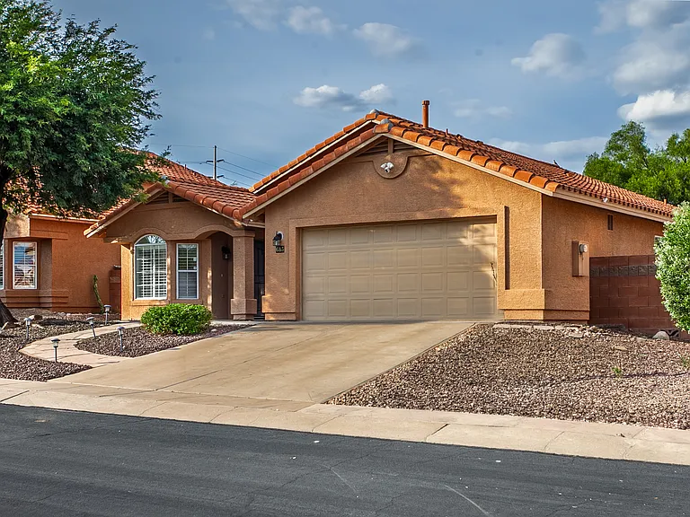 685 W Placita Vega Vis — Photo 48