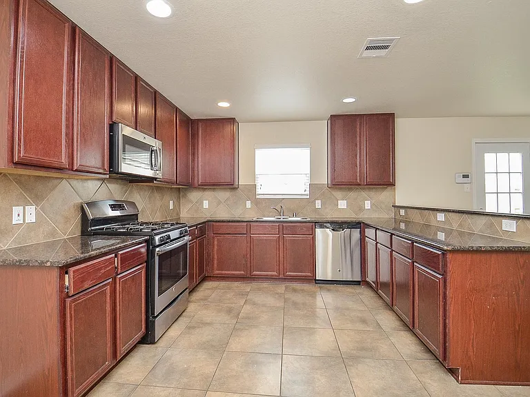 21610 Yeaney Dr — Photo 8