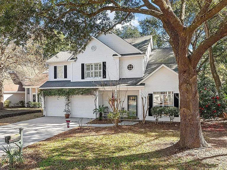 1927 Oak Tree Ln — Photo 2