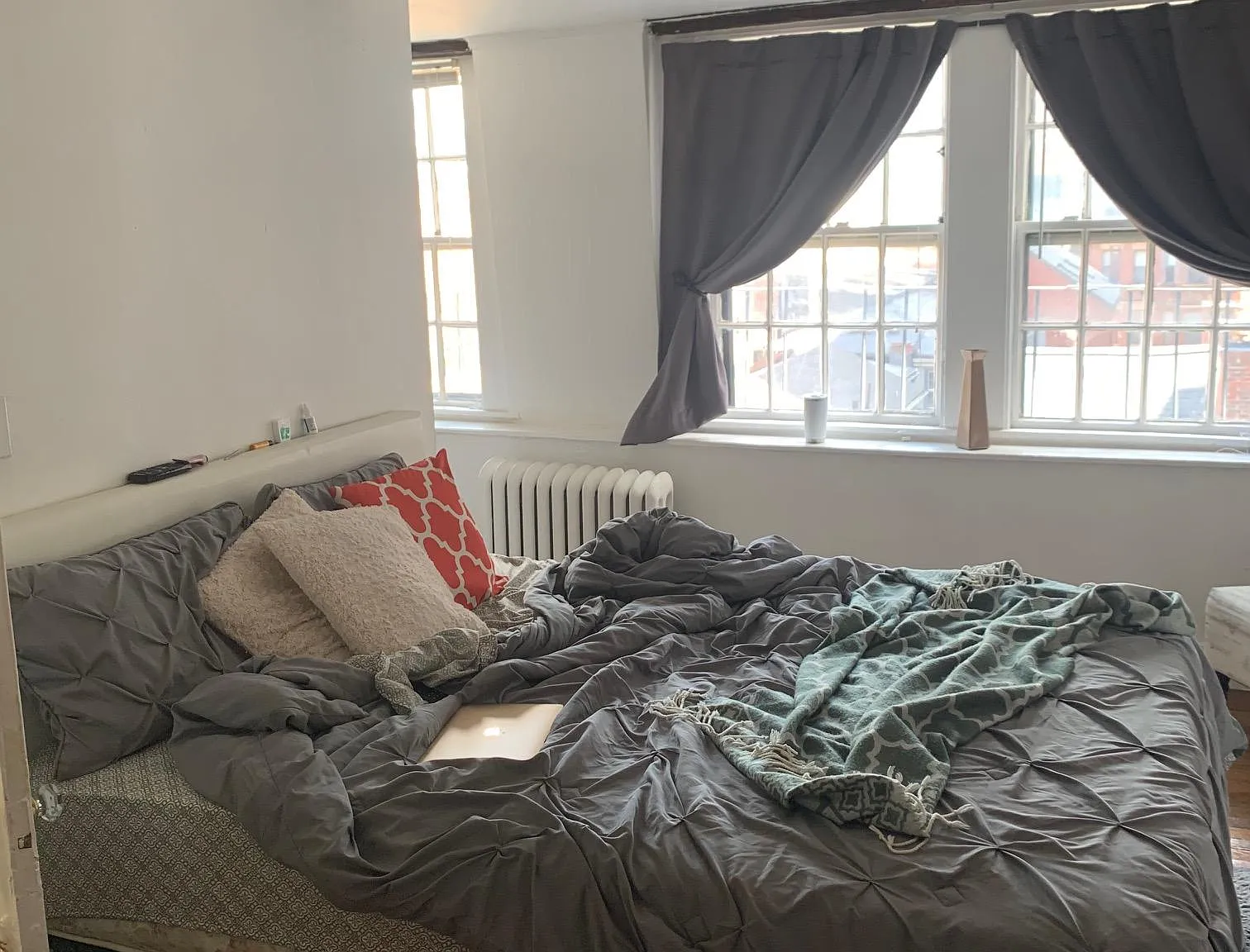 Studio, $2,000 — Photo 2