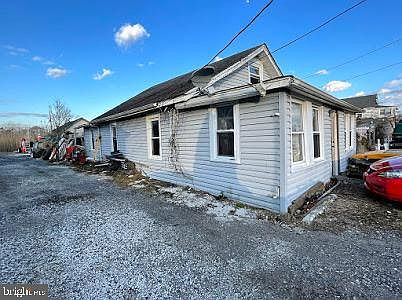 2nd image of 216 Oakland Ave