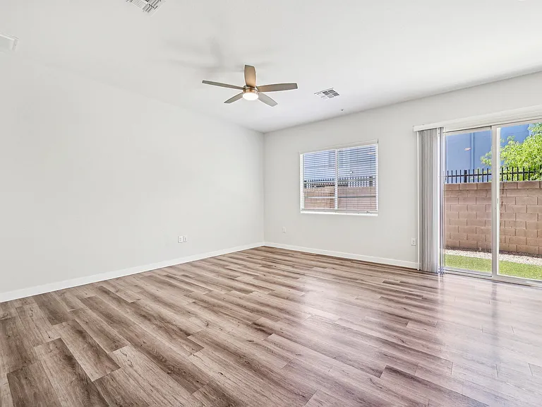 Baseline on 16 — Photo 63