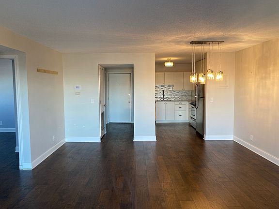 5th image of 26 10th St W Unit 1008